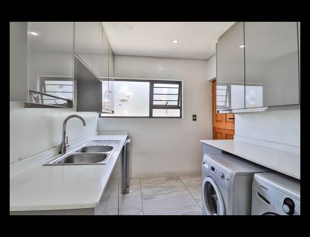 5 BEDROOM HOUSE FOR SALE IN HELDERWYK